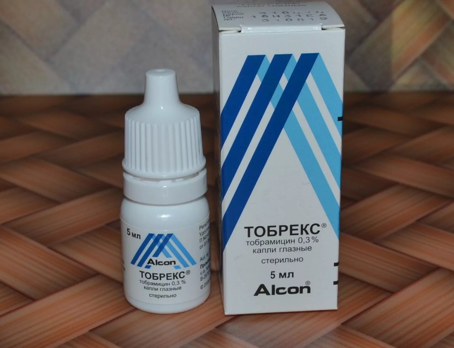 Какие есть капли для глаз. Тобрадекс глазные капли. тобрекс алкон глазные капли. глазные капли с антибиотиком тобрекс. тобрекс глазные капли для детей.