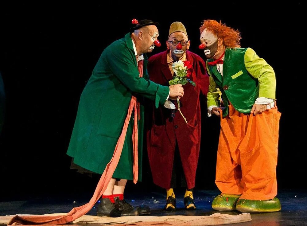 Лицедеи актеры полунин. Ай яй ревю. Ай яй ревю. Театр лицедеи санкт-петербург актеры. Спектакль «ай-яй-ревю»лицедеи.