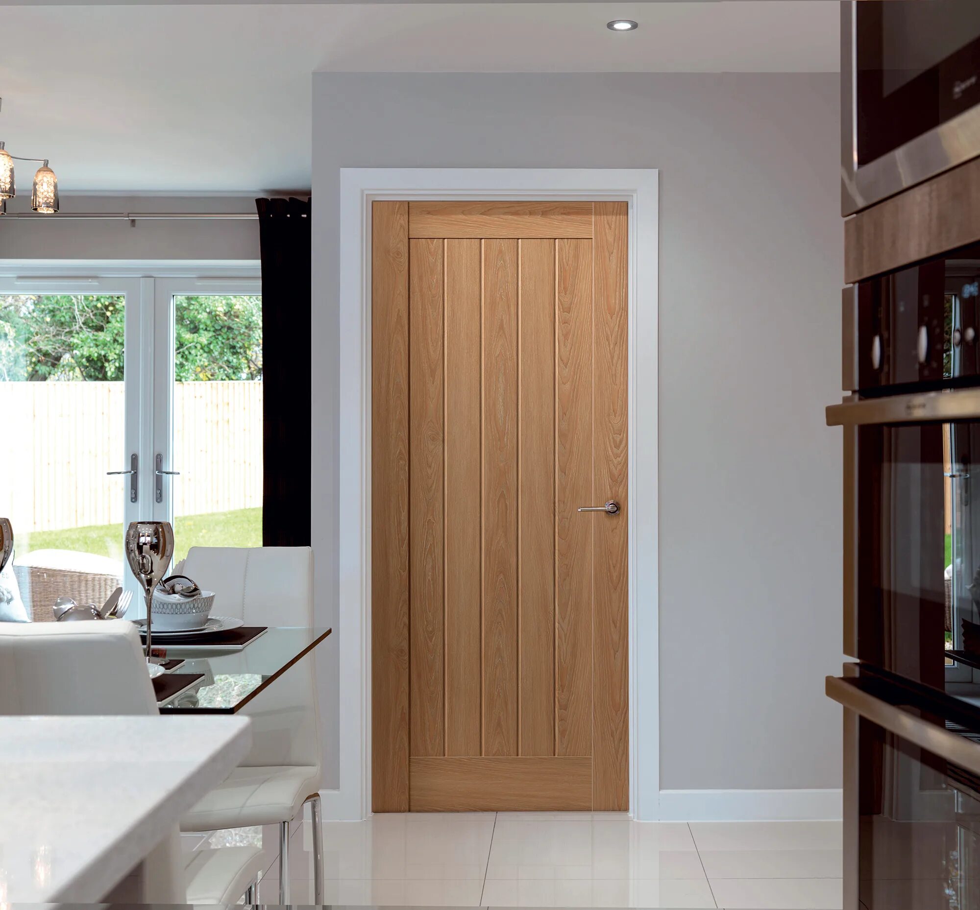 Модные межкомнатные двери. Двери профиль дорс грей. Дверь деревянная решетчатая дубовая. Meet jack doors. Двери тренд 2023.