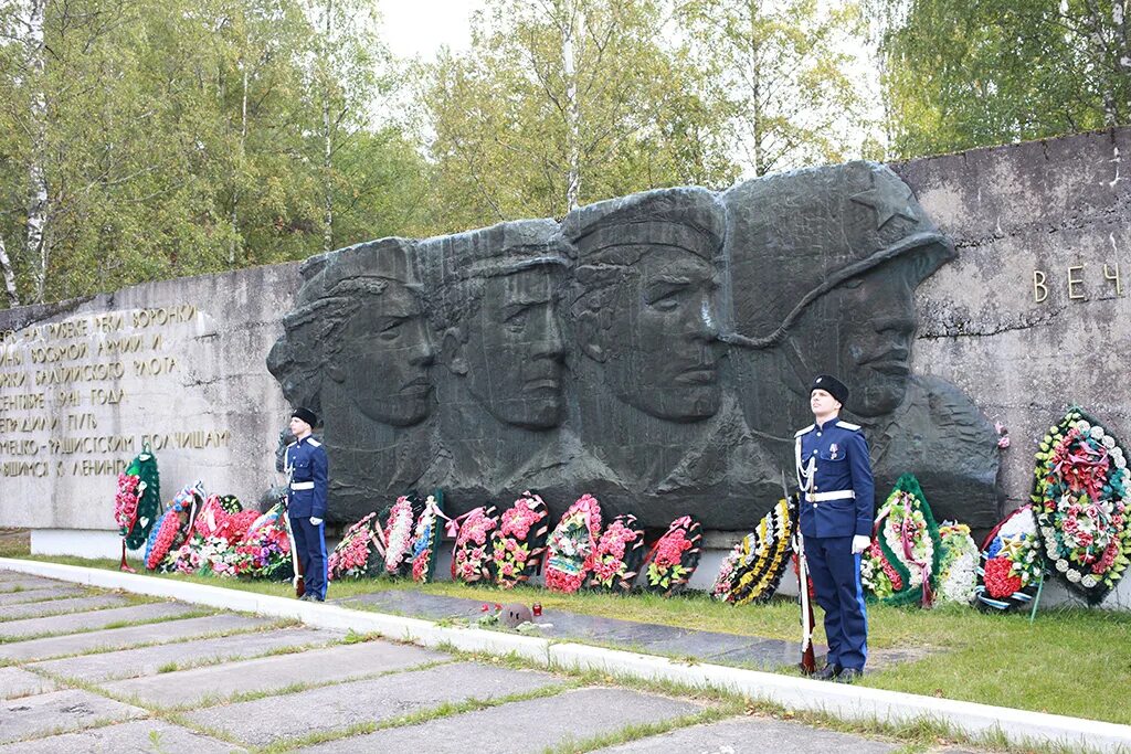 Плацдарм бессмертных. Ораниенбаумский плацдарм мемориал. ораниенбаумский плацдарм памятник. прорыв блокады ленинграда ораниенбаумский плацдарм.
