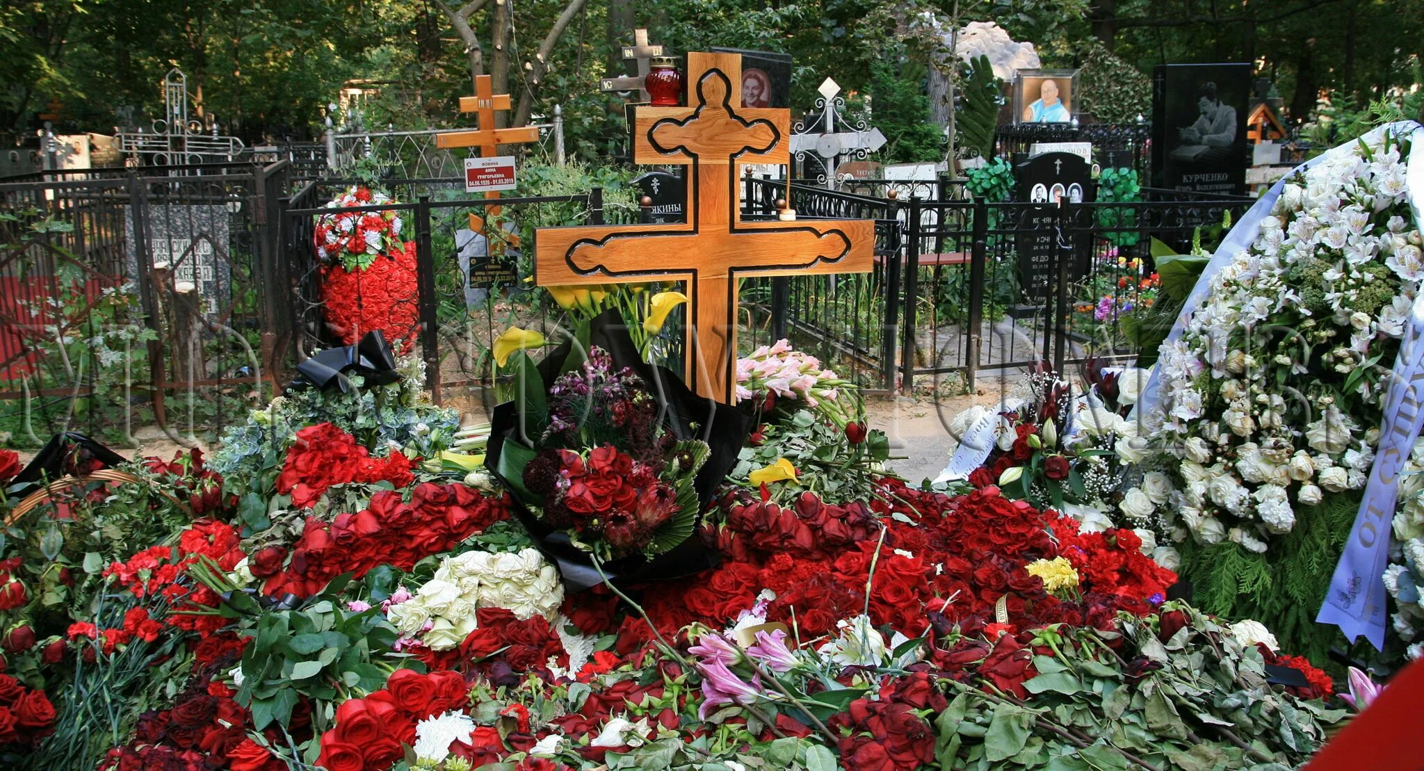 Где похоронили абрамова