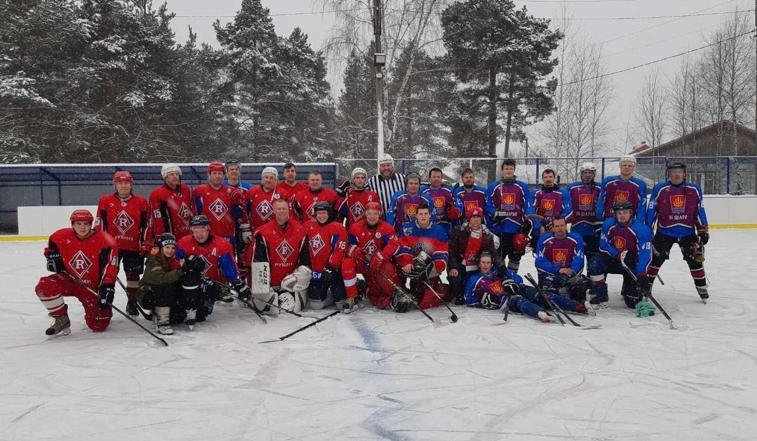 Di club шарья. Шарья клубы. Хоккей шарья костромская область школы. Мчс хк. Кафе ветерок шарья.