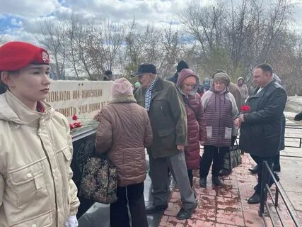 Она сегодня отсутствует потому что больна