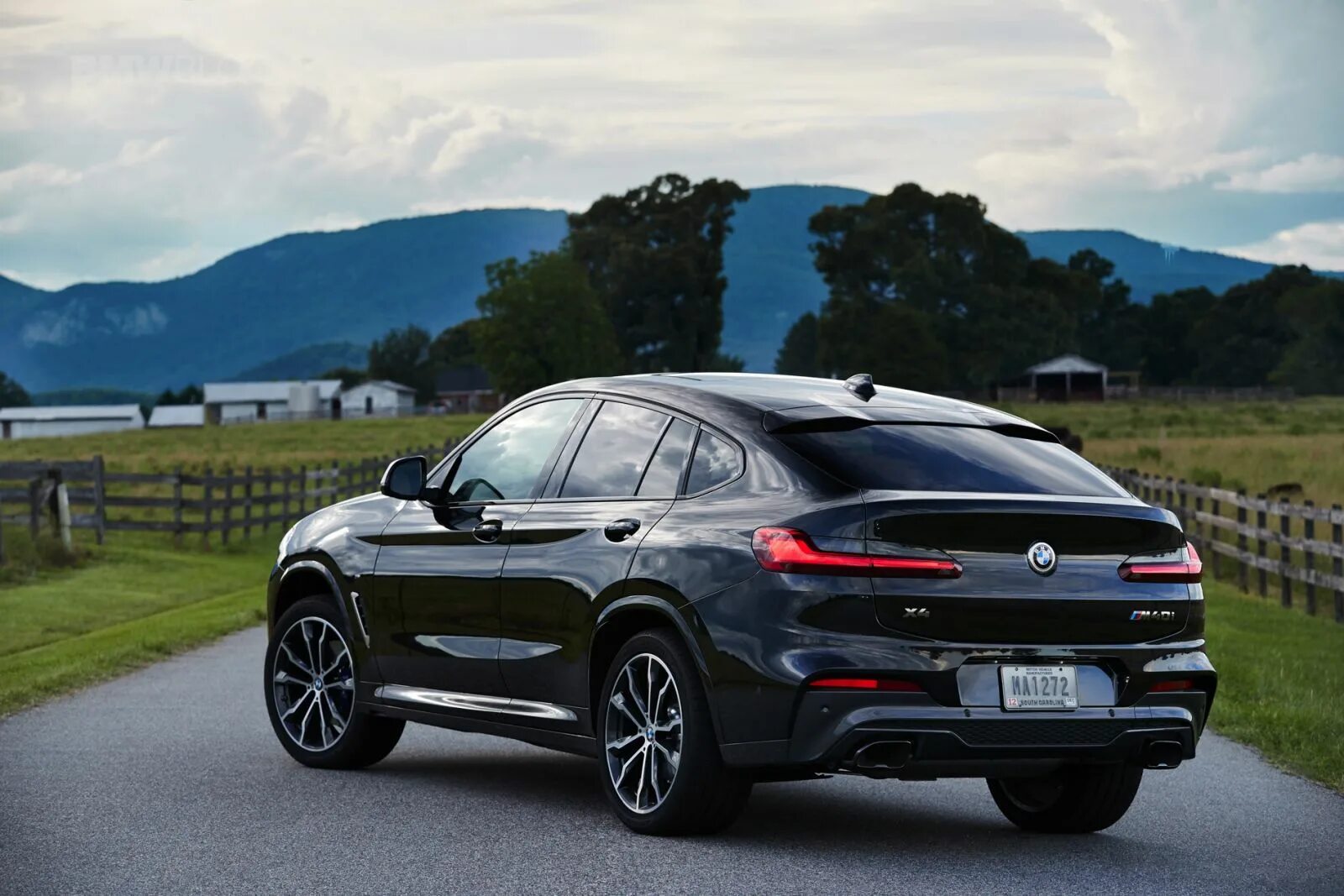 New x 4. Новый БМВ х4 2022. BMW x4 m40i. BMW x4 m40i 2019. BMW x4m 2022.