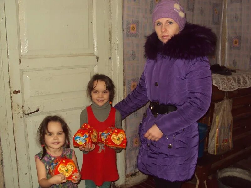 Социальная поддержка многодетных малоимущих семей. Дети из малоимущих семей. бедные семьи с детьми. неблагополучная многодетная семья. бедная многодетная семья.