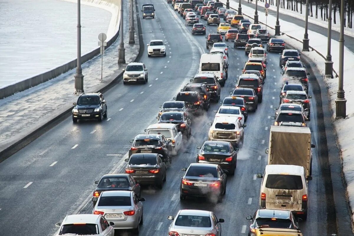 Пробка на дороге. Автомобильный транспор. Загруженность автотранспортом. Загруженность автотранспортом. Автомобили в пробке.