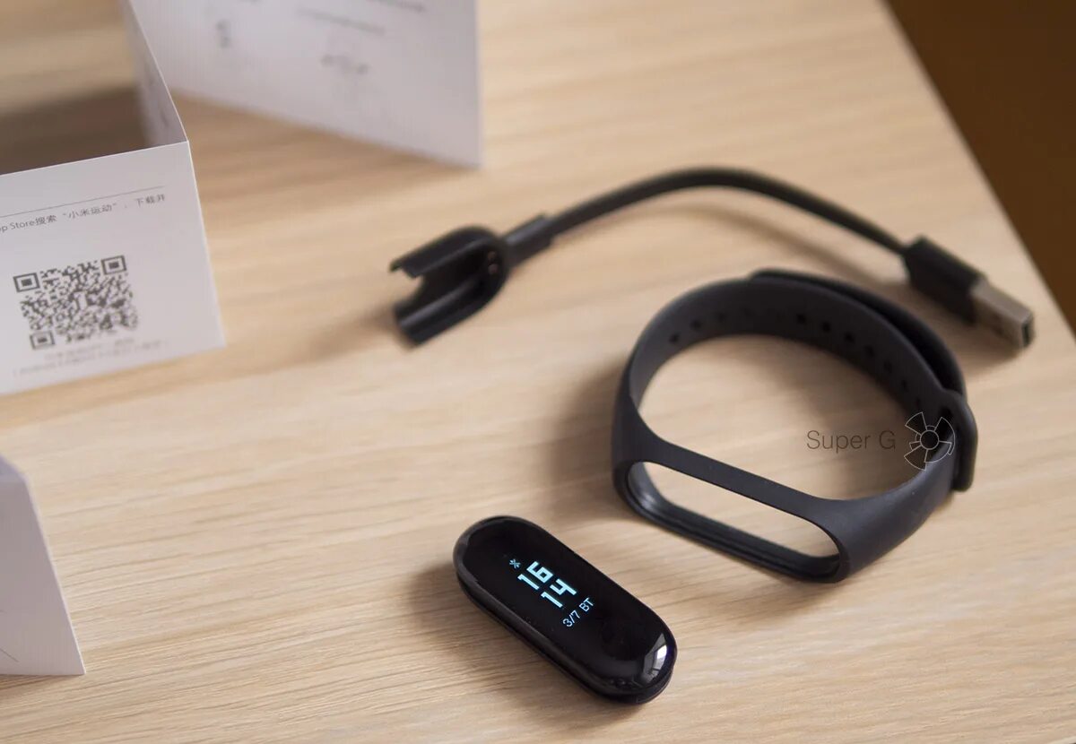 Часы mi band 3 какое приложение. Сяоми ми бэнд 4. часы ксяоми банд 4. xiaomi mi band 6 зарядка. ми смарт бенд 4 комплектация.
