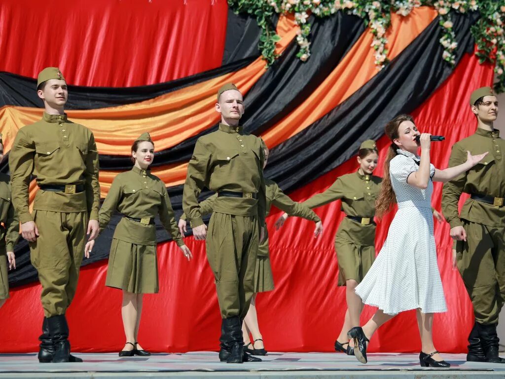 праздничный концерт ко дню победы. концерт к 9 мая. день победы 9 мая концерт. концерт 9 мая. концерт посвященный дню победы.