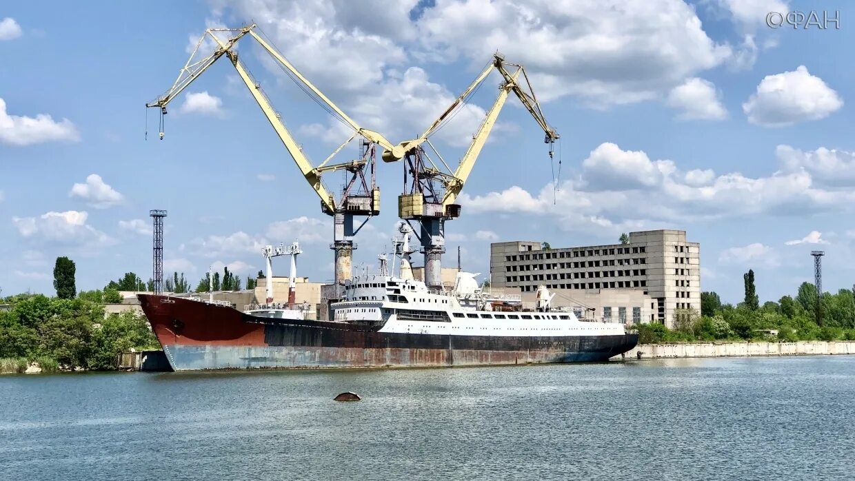 Черноморский судостроительный завод. Николаевские верфи. Черноморский судостроительный завод. Судостроительный завод в николаеве. Николаевский черноморский судостроительный завод.