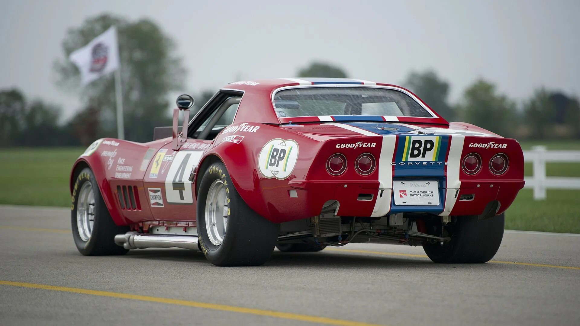 Американские автогонки. Corvette Race car 1967. 1980 Corvette Race car. Глиффорд Клайв "гоночные автомобили". Chevrolet Corvette Yellow American Race car.