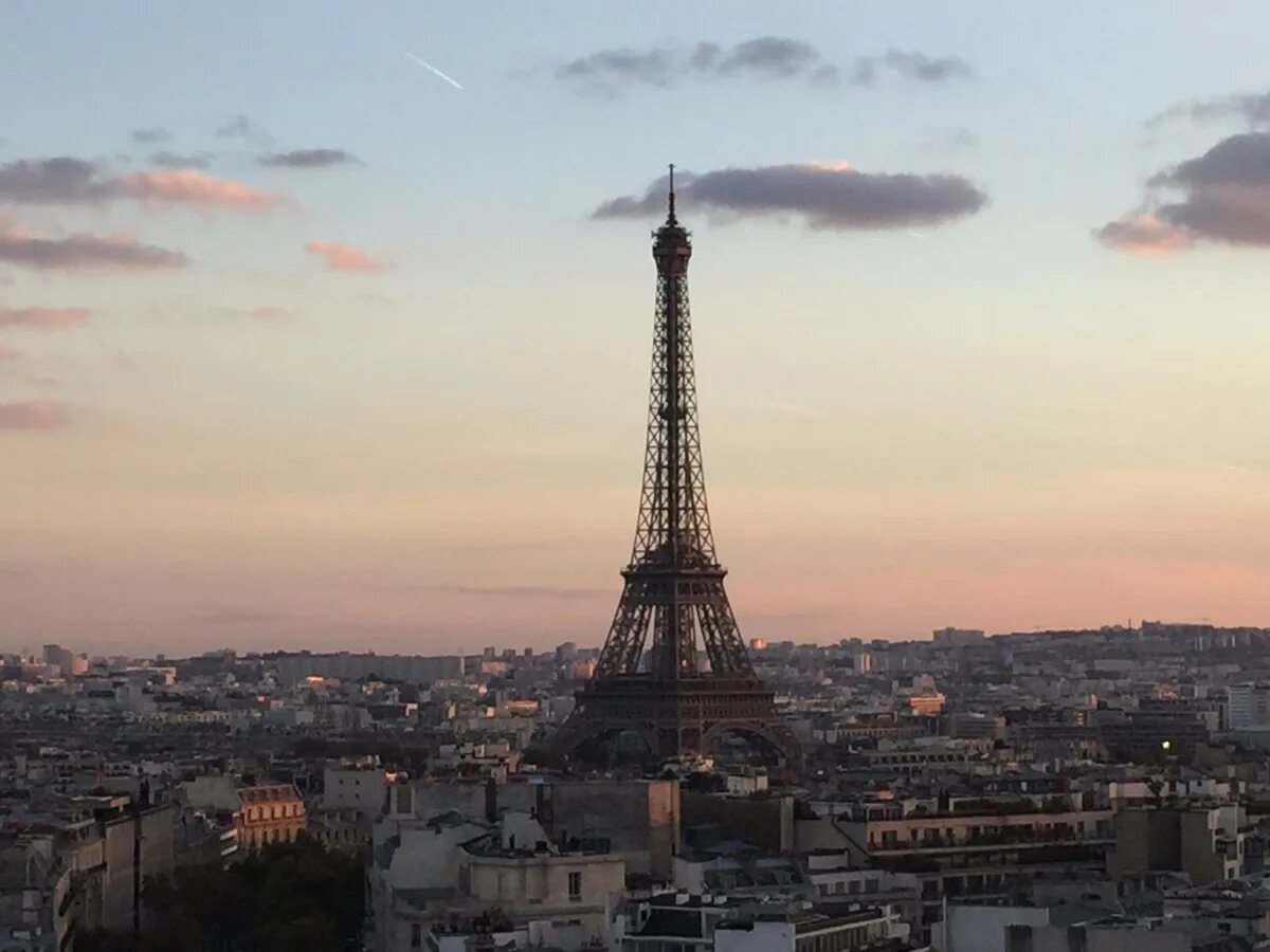 Франция Париж Эйфелева башня. Эйфель башня Франция утро. Париж рассвет Эйфелева башня. Эйфелева башня в Париже фото.