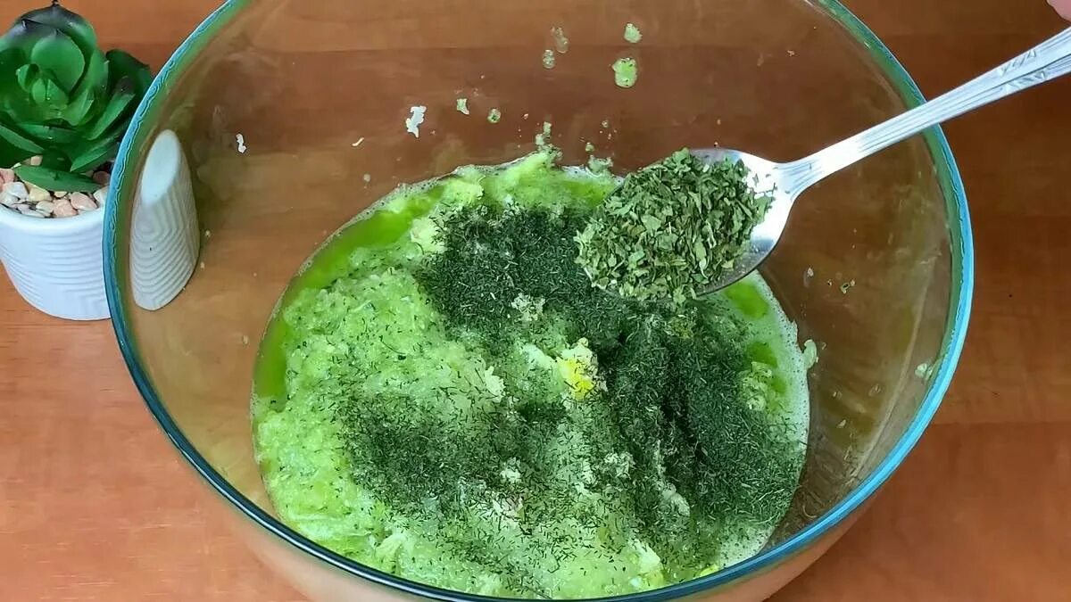 Добавим зелени. Добавим зелени. Дикоросы на подносе. Eruca sativa руккола. Проростки зеленая гречка 100 г.