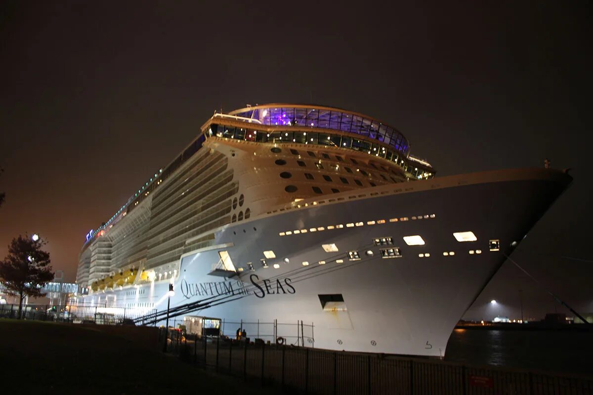 Лайнер материал. Msc армония. Сан венус лайнер. Океанский лайнер хайфа порт. Msc virtuosa круизный.