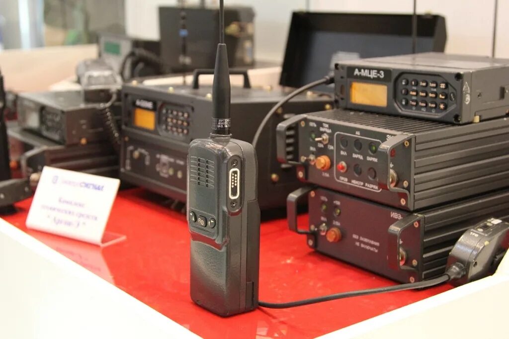 Радиостанция р-109. Средства радиосвязи. Средства связи радио. Средства связи радио. Icom 92.
