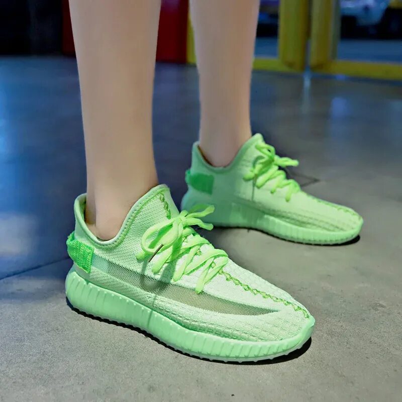 Ярко зеленые кроссовки. Air max 90 салатовые. Кеддо кроссовки салатный цвет. Nike air max 90 hyperfuse. Air max hyperfuse 90 green.