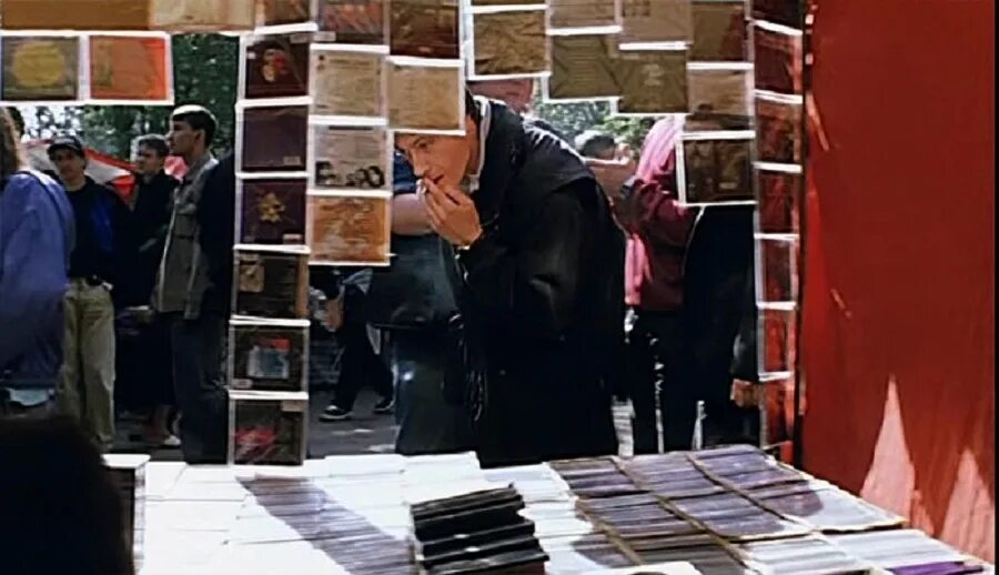 Горбушка рынок 90-е. Горбушка рынок в Москве в 90х. Горбушка в 90-е. Горбушка рынок в Москве 2000. Старая горбушка