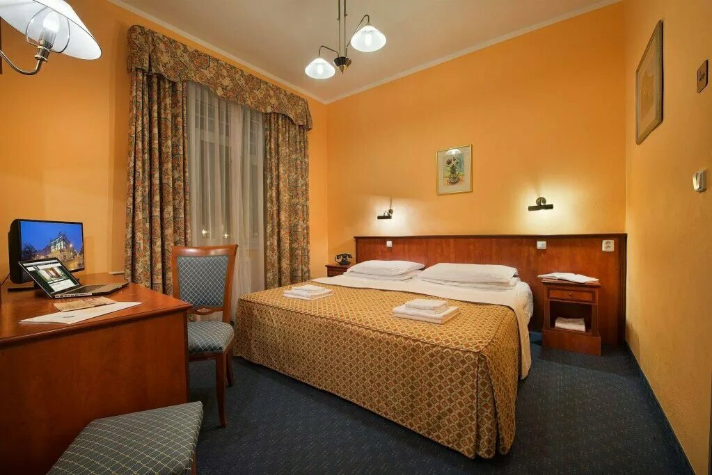 Отели прага отзывы. 4 отель astoria hotel. Praga center plaza. Отель пражская. Отель прага в праге.