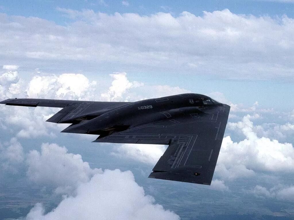 Стелс-бомбардировщик b-2. B-2 Spirit Stealth Bomber. Стелс b2 самолет невидимка. Стелс бомбардировщик США.