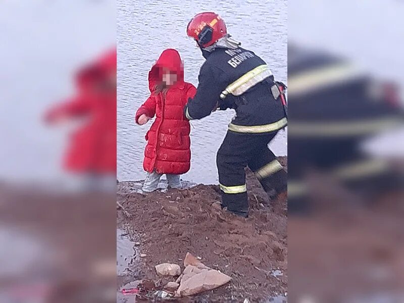 Спасатели спасли девочку. Девочка застряла в горке. мальчик спасает девочку. у нас чрезвычайная ситуация. девочка спасла детей от пожара.
