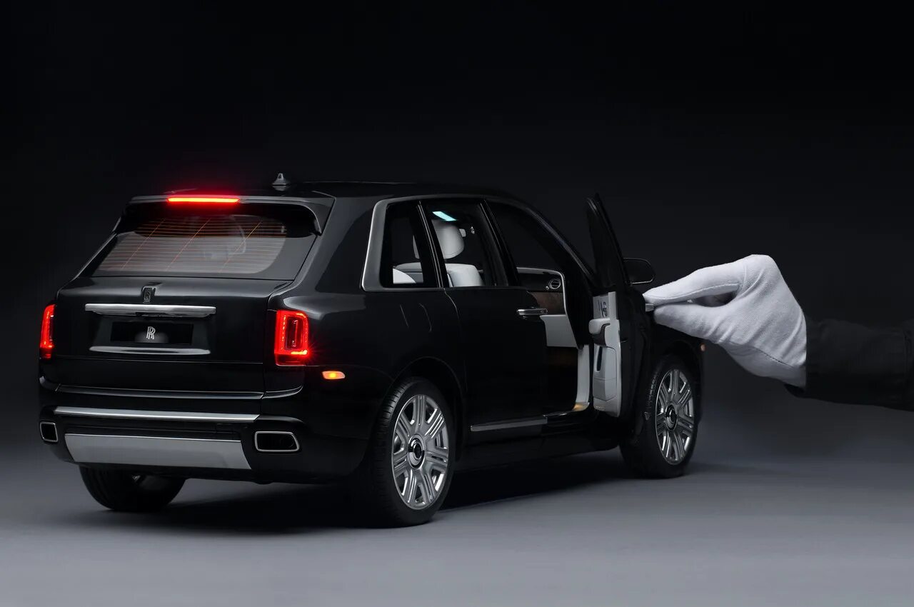 Роллс ройс калинан. Модель Роллс Ройс Куллинан. Игрушечный Rolls Royce Cullinan. Rolls Royce Cullinan 1/8. Rolls Royce Cullinan игрушка.