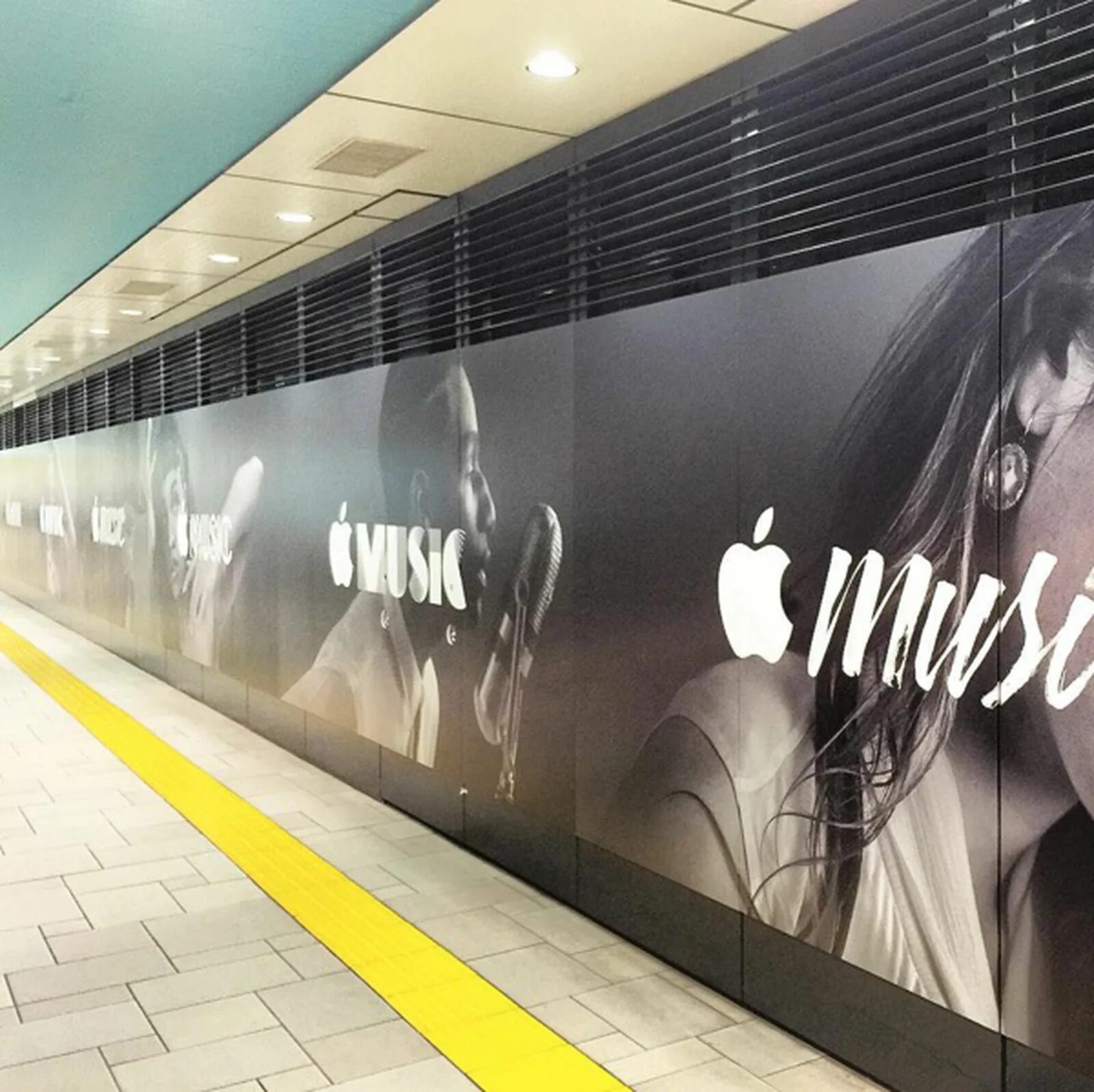 Легкая музыка для рекламы. Реклама Apple. Рекламная компания Apple. Apple Music реклама. Рекламные компании эпл.