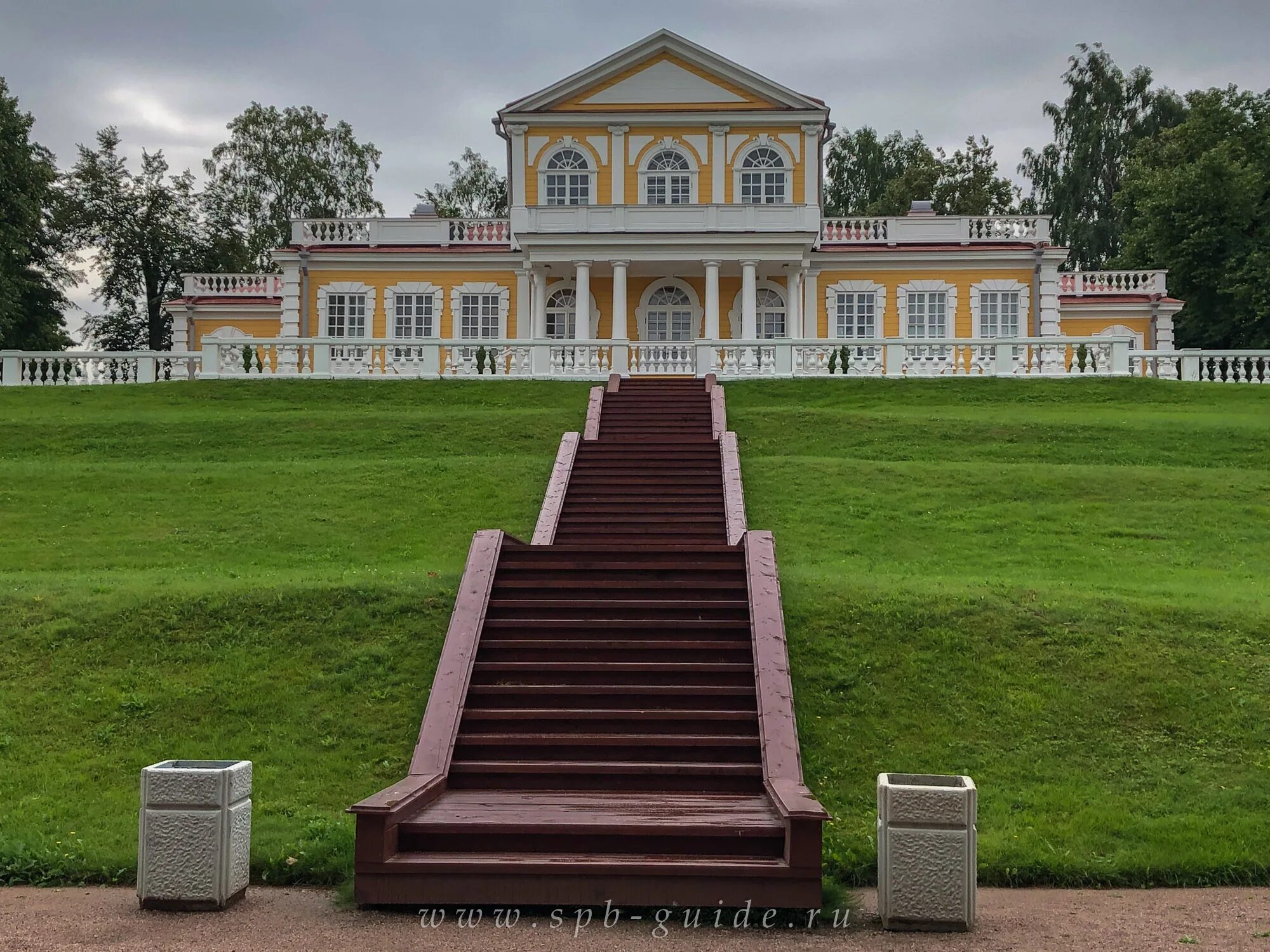 Летний дворец Петра 1 в Санкт-Петербурге. Дворец Петра i в Стрельне. Летний дворец Стрельна. Резиденция Петра 1 в Петергофе.