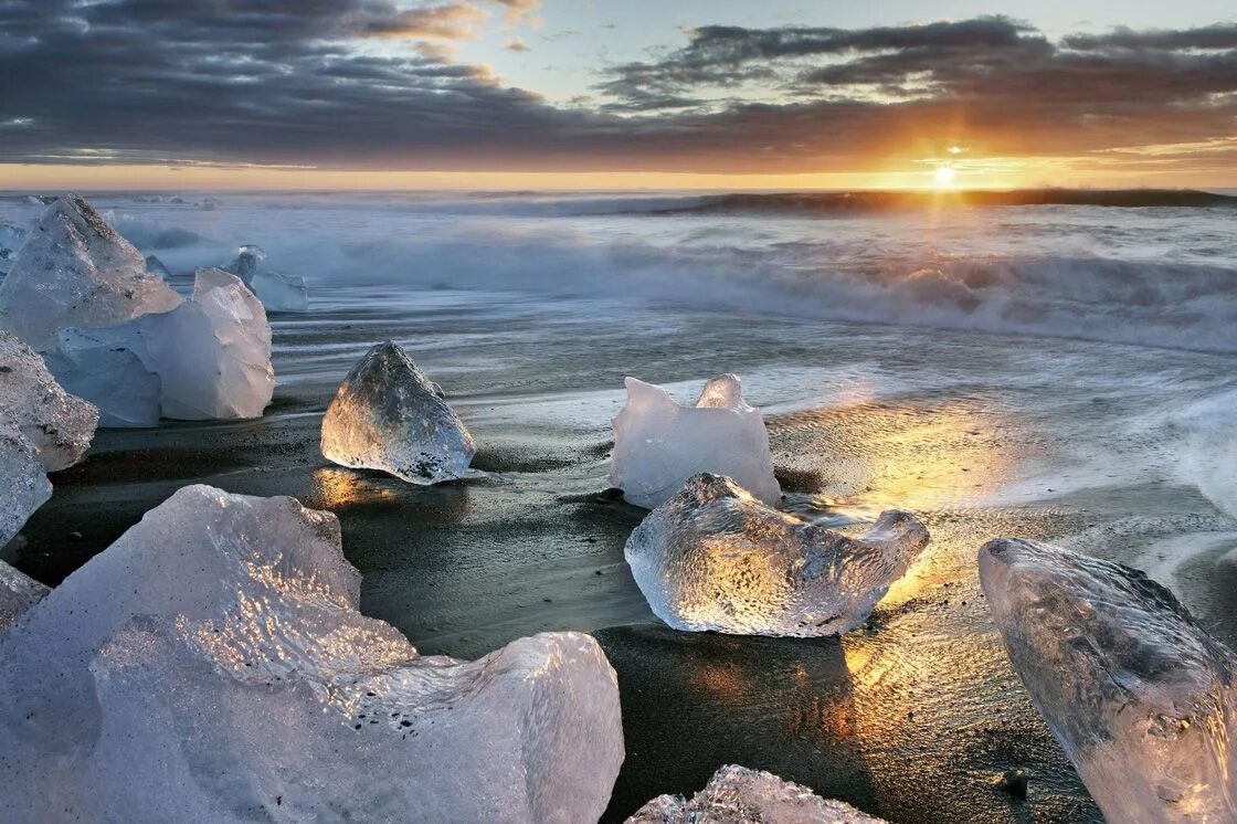 Какую страну называют страной льда и огня. Исландия Страна льда и огня. Исландия пейзажи. Исландия огонь и лед. Огонь и лед пейзажи.