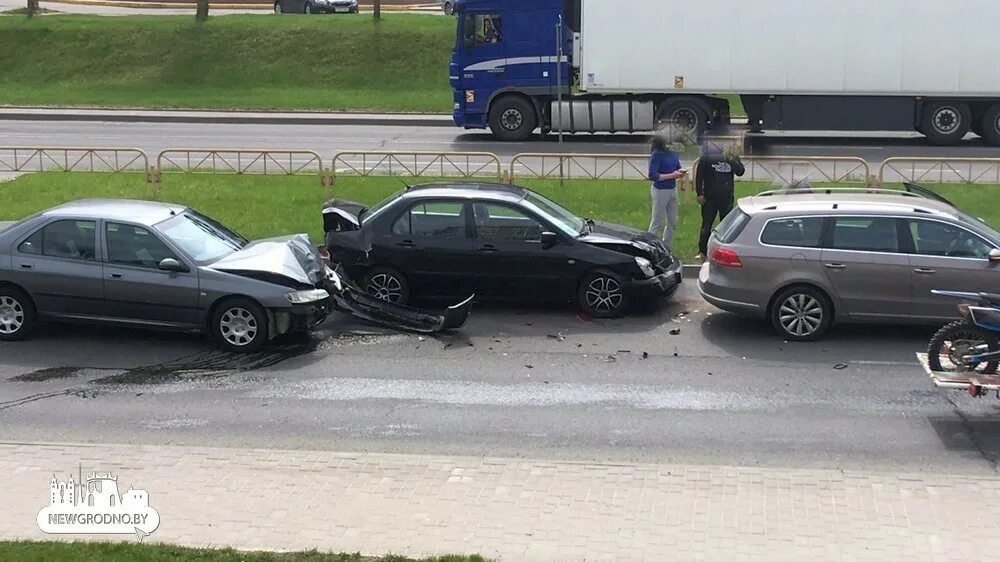 S13 Гродно новости свежие ДТП происшествия. Авария паровозик. С-13 Гродно новости последние аварии.