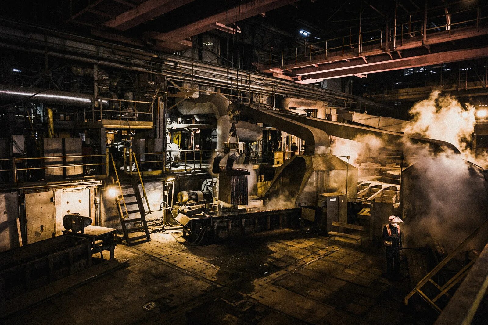 Черная металлургия и цветная металлургия канады. Завод чэмк челябинск. Черная и цветная металлургия. Цветная металлургия екатеринбург. Металлургия промышленность.