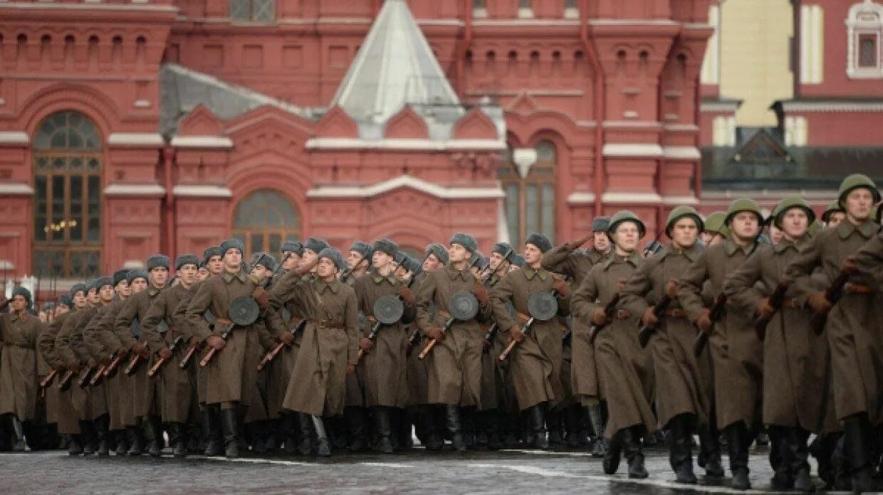 День воинской славы России 7 ноября 1941 года парад на красной площади. Парад на красной площади 7 ноября 1941 года. Юона парад на красной площади 7 ноября 1941 года. Парад 7 ноября 2014 года на красной площади. Парад на красной площади 7 ноября картина