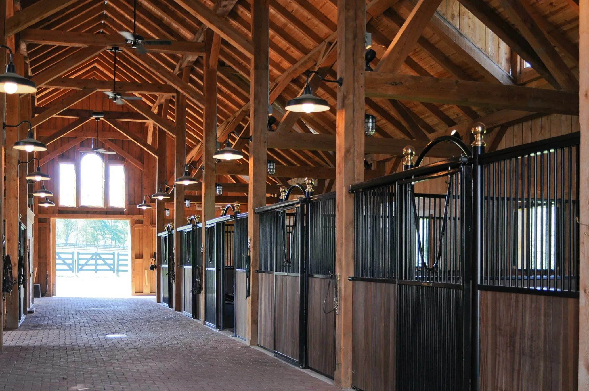 Hamilton Ontario конюшни. Денники летники. Конюшня Solana stables. Конюшня внутри денники. Stable api