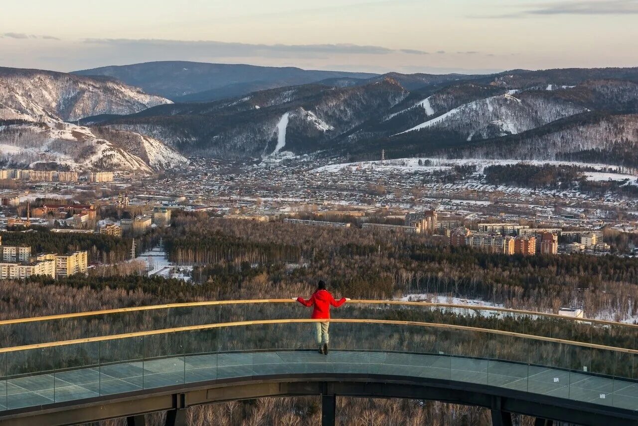 Ковид в красноярске. Николаевская сопка Красноярск смотровая площадка смотровая. Смотровая на Николаевской сопке Красноярск. Смотровая площадка на Николаевской сопке. Никольская сопка Красноярск смотровая площадка.