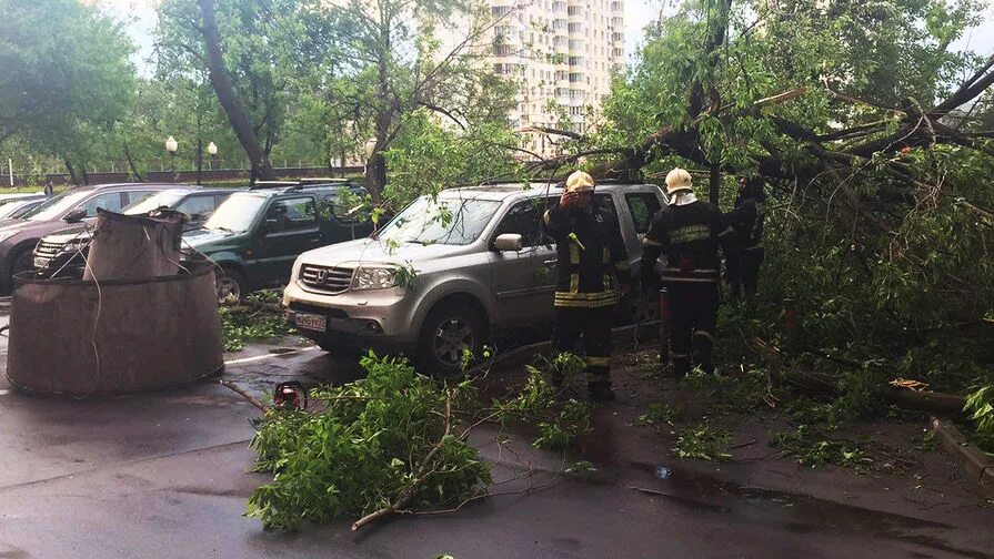 Москва ураган новости сейчас. Ураган в Москве 29 мая 2017 года. Ураган в мае 2017 в Москве. Ураган 2017 года в Москве. Москва август 2017 ураган.