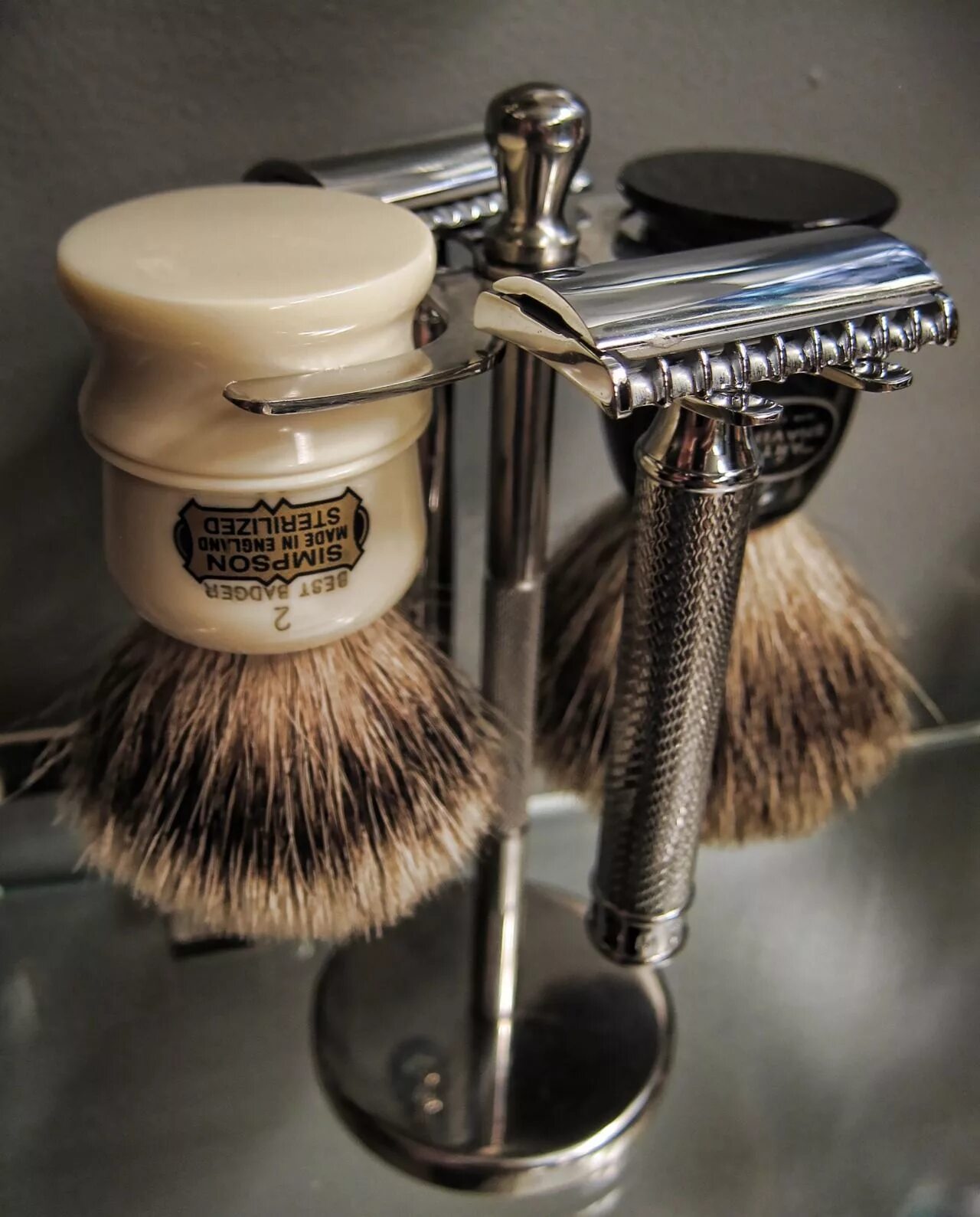 Britva myst. Art of shaving бритвенный станок. The Art of shaving помазок. Muhle r41. Бритва БАРБЕРИЯ.