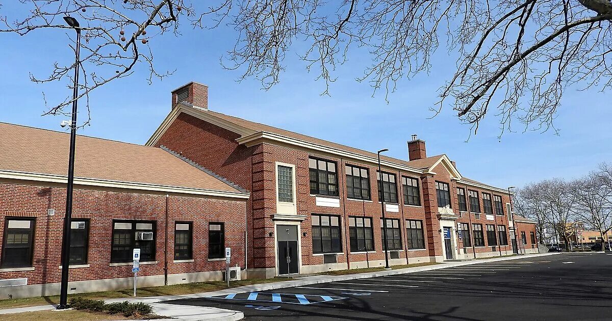 School. Скул. Католическая школа (2021). Город элизабет нью джерси. New school high school.