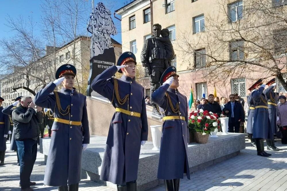 Памятник героям открыли. Мемориал чита имена. Памятник героям открыли. Памятник алексею маресьеву в камышине. Памятник героям открыли.