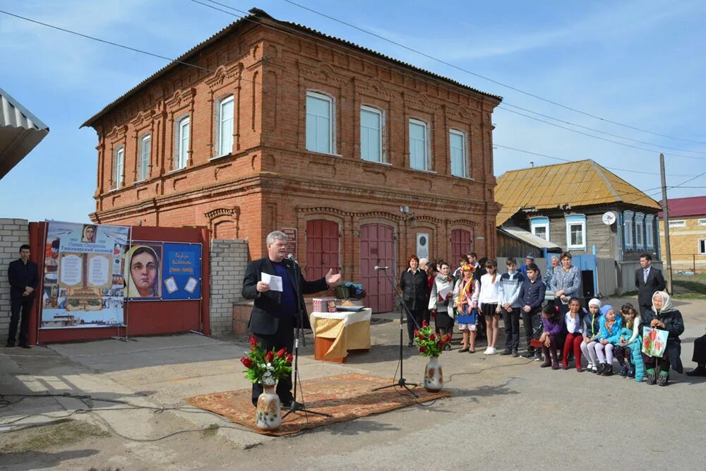 Погода село каменное. Каменный Яр Черноярский район. Каменный Яр Астраханская область. Библиотека с.каменный Яр Черноярского района Астраханской области. Газиза Самитова музей.