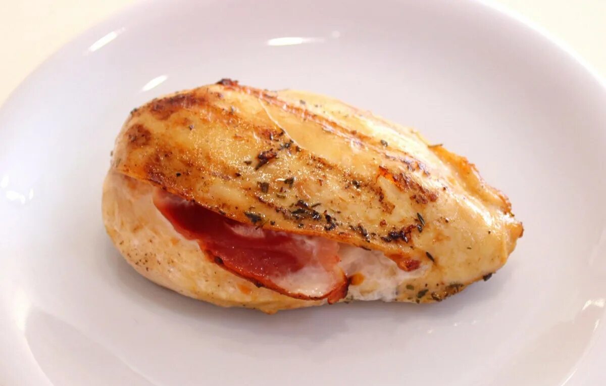 кармашки из куриной грудки. куриные кармашки с сыром. кармашки из куриного филе. кармашки из куриного филе. куриные кармашки.