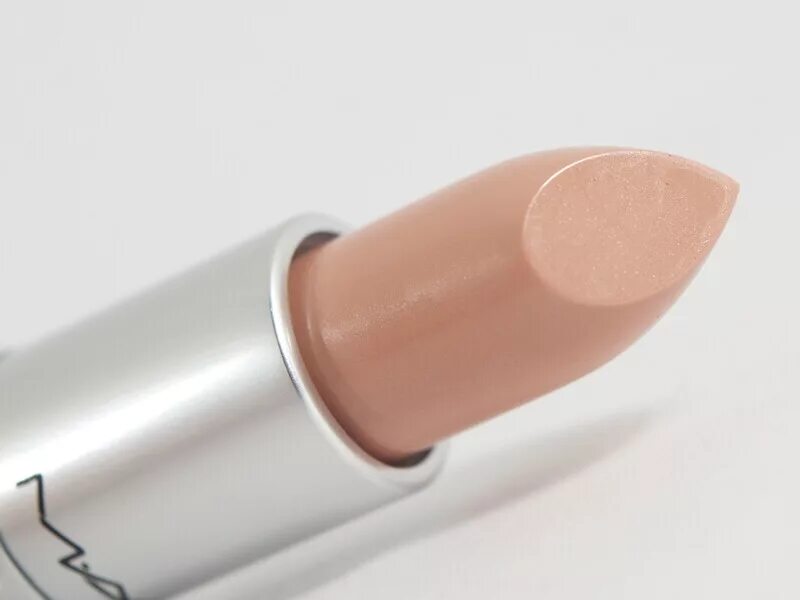 Тон бежевых помада. Нюдовые помады mac. Makeup revolution помада для губ matte lipstick \. Тон бежевых помада. Матовая помада нюд.
