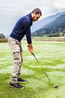 Weak Grip in Golf Swing (3 Advantages and Tips) - Golf Journey 365.
