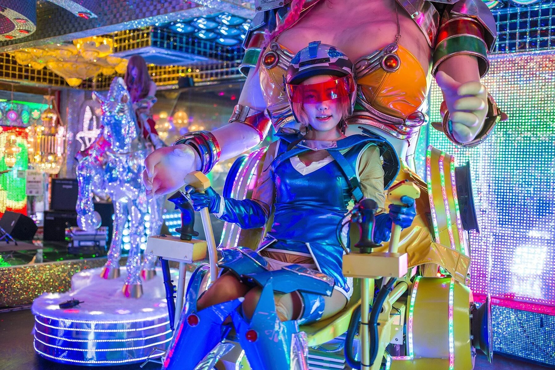 Robot Restaurant Tokyo. Ресторан роботов Токио Япония. Ресторан "робот" в Синдзюку. Ресторан роботов в Японии. Robot show