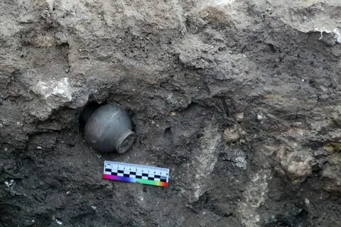 Археологам нашедшим время раскопок