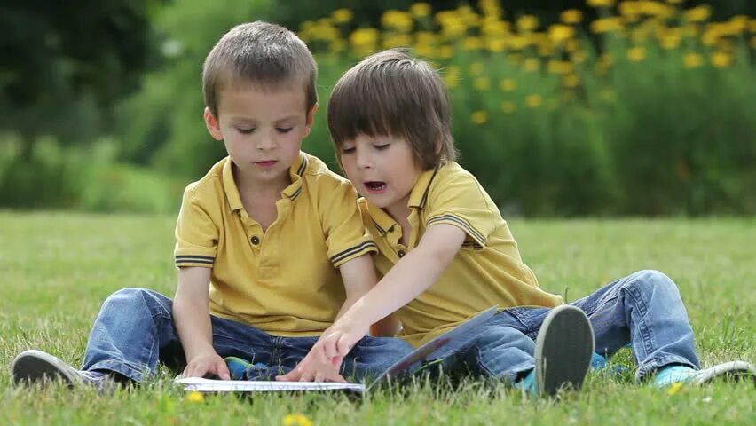 He a little brother. Младший брат. Младший брат один. Старший брат. Старший брат и младший брат.