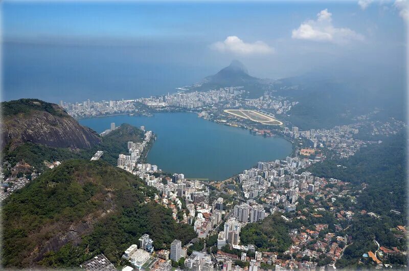 Статуя христа-искупителя рио-де-жанейро. Копакабана, рио-де-жанейро, бразилия. Сколько времени в рио де жанейро. Южная америка рио де жанейро. Бразилия пляж копакабана.