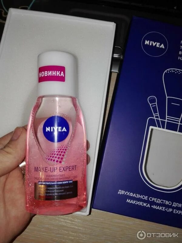 Макияж nivea. Нивея жидкость для снятия макияжа с глаз двухфазная. двухфазная умывалка нивея. смывка для лица двухфазная. реклама двухфазного средства для снятия макияжа нивея.