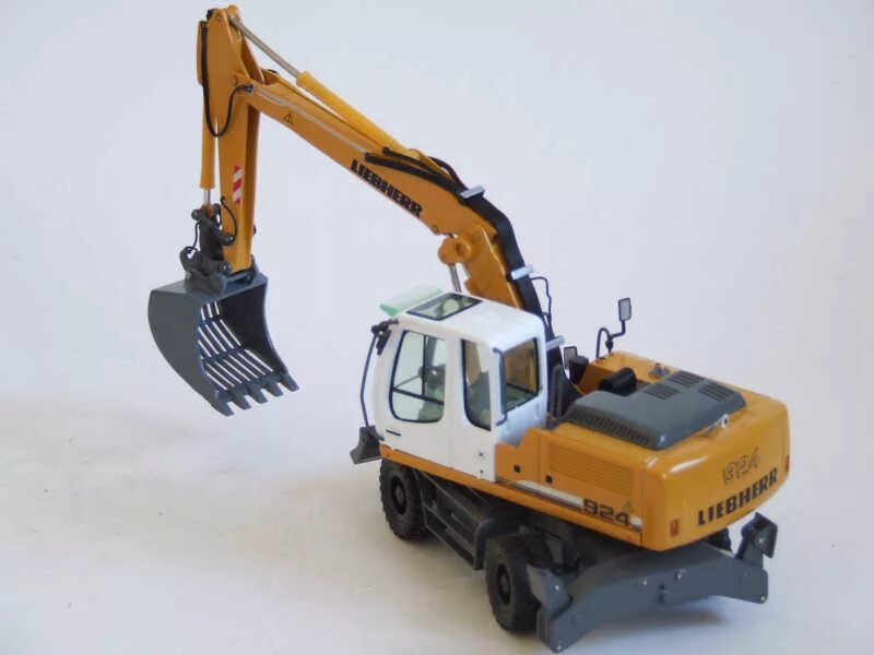 Экскаватор эгп 230 четра 1:43. Экскаватор komatsu pc500 с аликспресс. Caterpillar 390. Модельный экскаватор. Сарэкс 3d модель экскаватора.