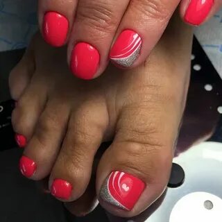 Педикюр коралловый