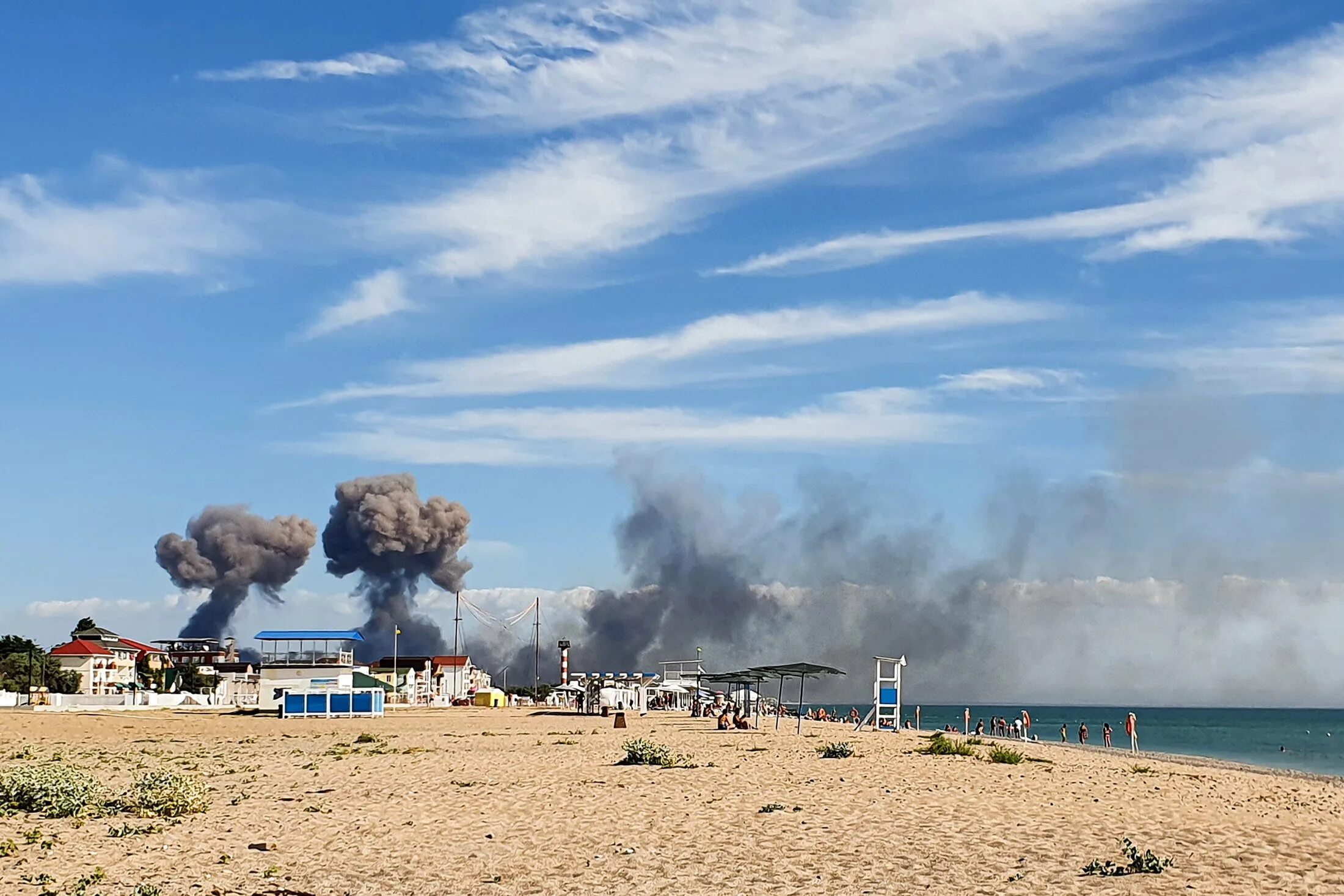 Ракетные удары по крыму сегодня последние новости. Взрыв в Новофедоровке 9 августа 2022. Новофедоровка аэродром взрыв. Новофедоровка взрывы 2022. Новофёдоровка Крым 2022.