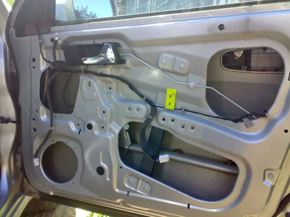 Снять переднюю дверь шевроле авео. Chevrolet lacetti 2008 седан дверь. динамики дэу джентра двери. дверь водительская шевроле. chevrolet lacetti универсал дверные обшивки.