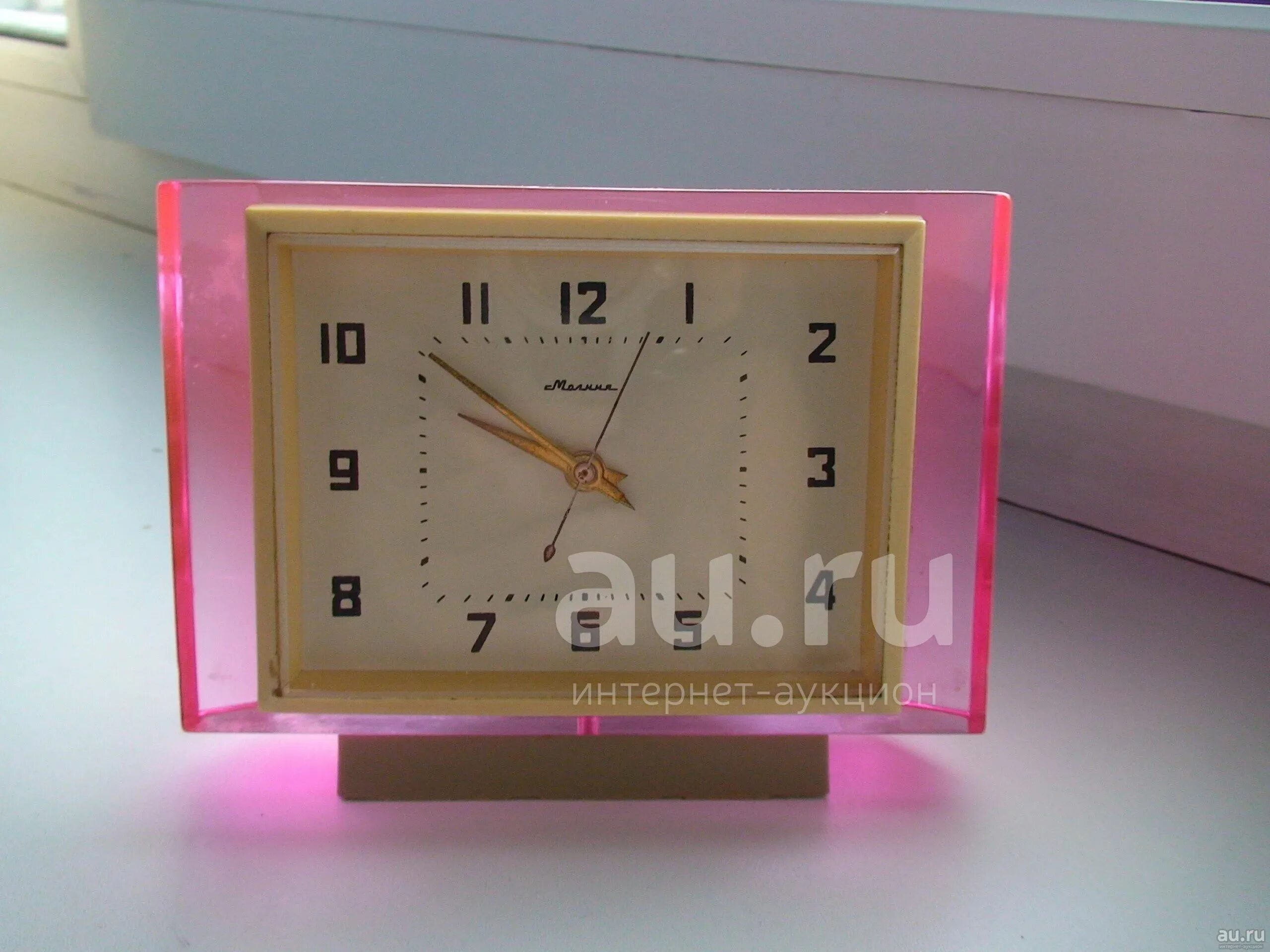 Часы молния настольные ссср заводные. Часы молния настольные механические. Часы молния 3309 яшма. Часы молния настольные механические. 57128н часы молния.